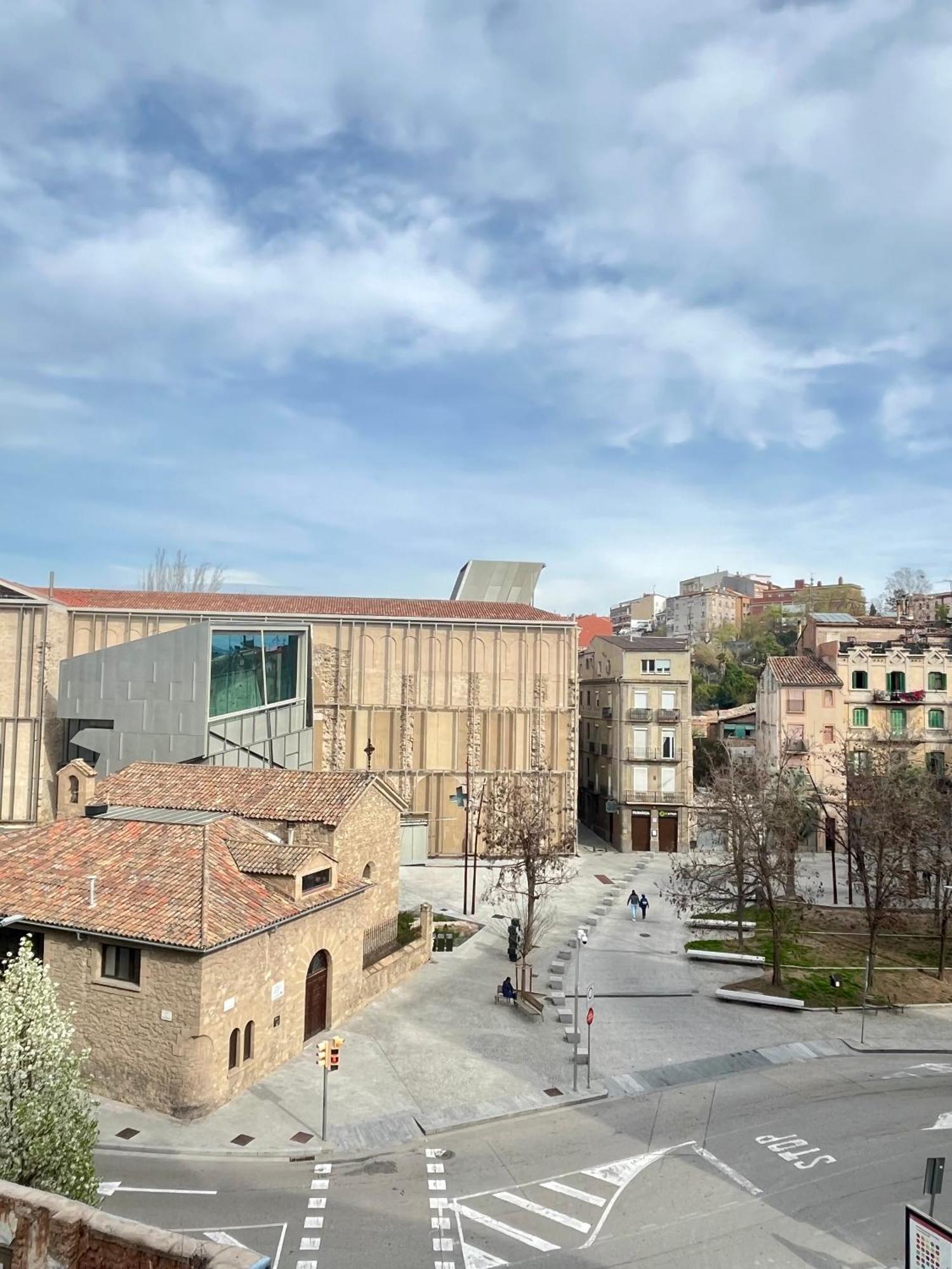 Hostal La Masia Манреса Экстерьер фото