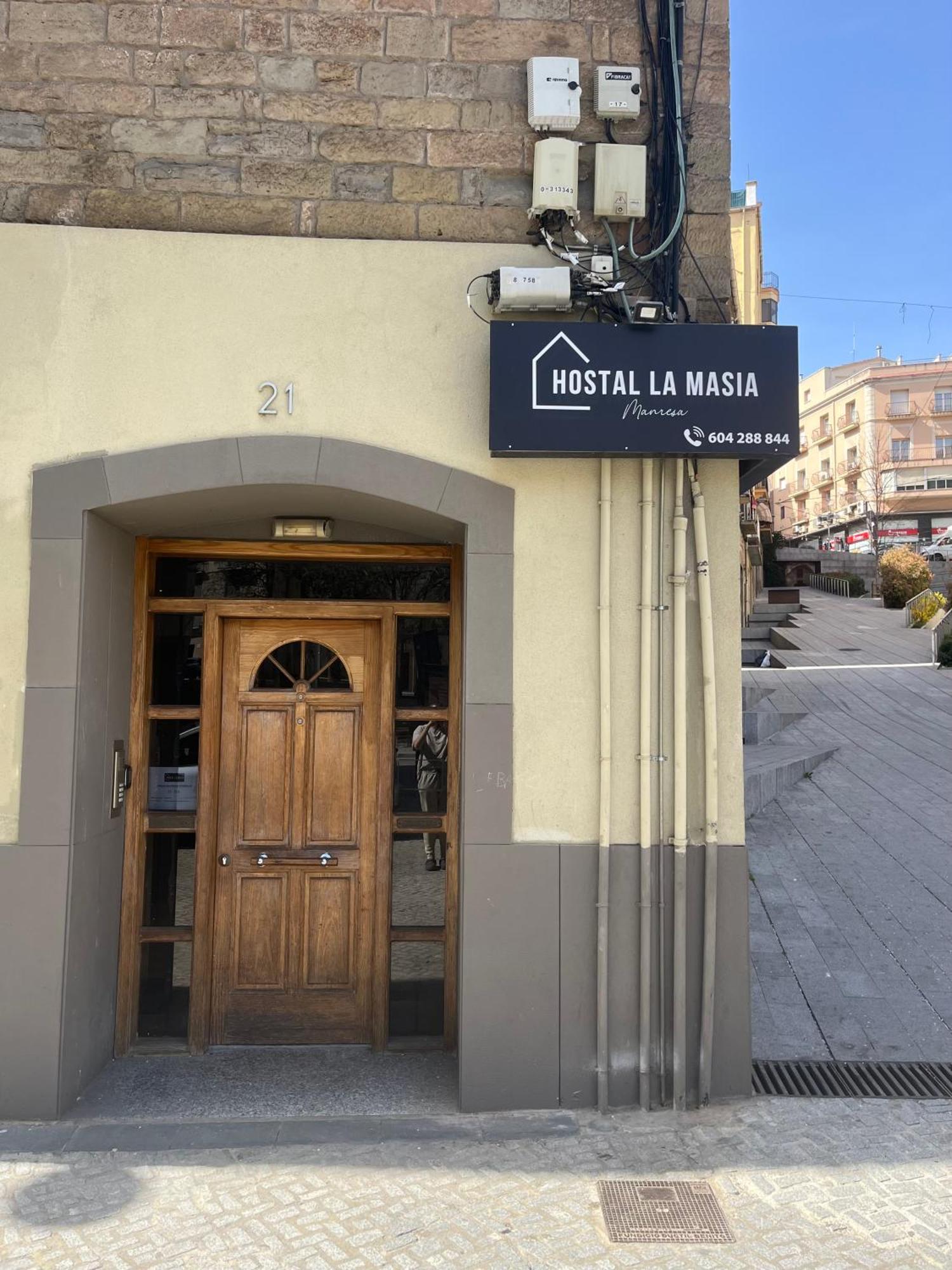 Hostal La Masia Манреса Экстерьер фото