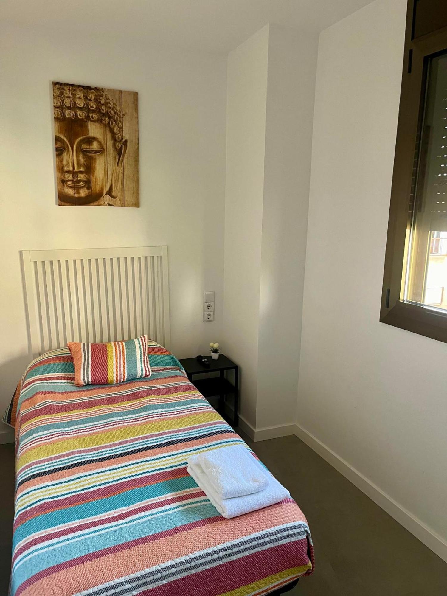 Hostal La Masia Манреса Экстерьер фото